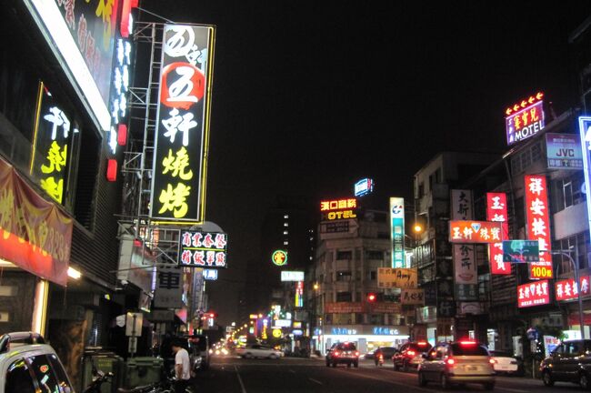 2011春、台湾旅行記6(2/20)：台北からバスで台中へ、夜の台中市内散策