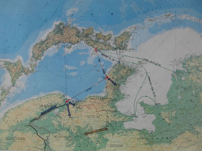 ご訪問ありがとうございます。<br /><br />2009年6月29日にスタートしたDBSクルーズによる境港⇔韓国東海⇔ウラジオストックをつなぐ国際貨客船の境港・国際ターミナルを紹介します。<br />このターミナルが出来てからウラジオストックが身近になりました。<br />ロシアからは米子市への買出し旅行者が増えてきました。<br />また韓国からは国立公園大山への登山客が増えています。<br /><br />写真はロシア側から見た日本です。<br />日本から見たロシアと違い大陸側から見える日本の姿が興味深いです。<br /><br />参考<br />ＤＢＳクルーズフェリージャパン（株）<br />〒684-0034　鳥取県境港市昭和町9-23　境港国際ターミナル内　<br />TEL：0859−30−2332　　　FAX：0859−30−2313<br />URL：http://www.dbsferry.com/jp/main/main.asp<br /><br />