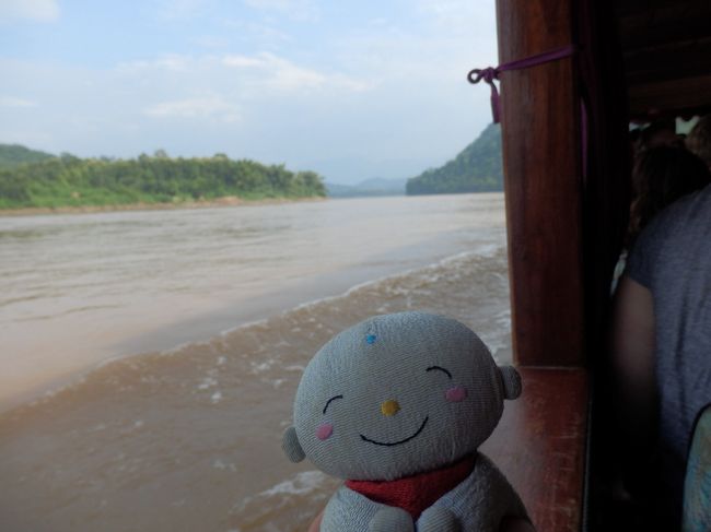 タイのチェンライから陸路国境に向かい、フエイサイからラオス入国。メコン川を下ってルアンパパンにいきました。