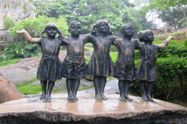 2011初秋、中国旅行記20(13/25)：アモイ、コロンス島散策、林巧雅女史像、子供のモニュメント