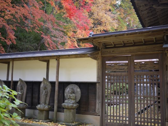 前日に急に思い立って、朝４時過ぎに目覚ましアラームをセットし、<br />千葉から山梨県の北杜市を目指しました。<br /><br />ネットでほとんど予習をせず、<br />高速道路で見つけた観光案内パンフレットを手に、<br />気ままな立ち寄りドライブをしました。<br /><br />紅葉で目の保養をしたかったけど、<br />気持ち良いドライブができ、心も癒されました。