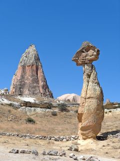 2013.8トルコの友人の実家を訪ねて24-Zerve野外博物館2，Cavusin近くの奇岩