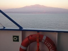 船上から見た日の出～ナポリからシチリア夜行フェリー