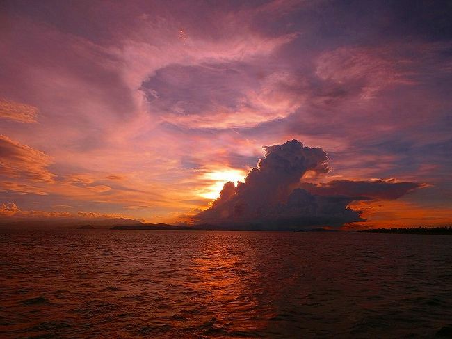プンタレナスの夕焼け<br />を動画で紹介・下記をクリックして下さい<br /><br />http://youtu.be/8BZ9mHLedGQ<br /><br /><br />セレブリティ・ミレニアム号でコスタリカ・プンタレナス寄港<br />素敵な夕日をCASIO EX-ZR1100 タイムラプス Time Lapse<br />機能で撮影しました
