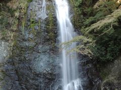 紅葉色を思い浮かべる箕面の滝　～仕事の合間に弾丸観光～