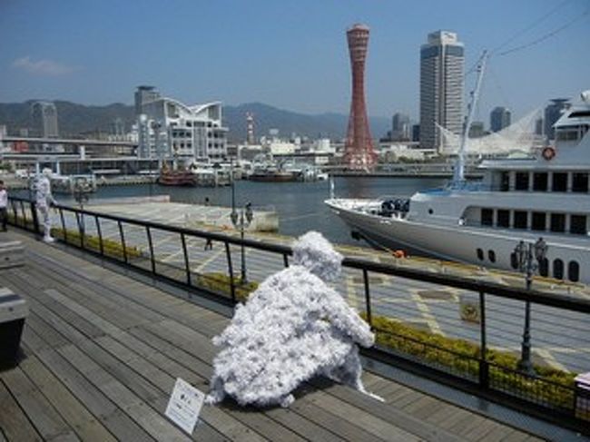 一泊二日で慌ただしく関西へ帰省。<br />羽田から伊丹空港まで飛行機で関西に着き<br />神戸駅近くのチサンホテルに泊まりました。<br />法事を済ませた後、昔良く出かけた場所を散歩してみました。