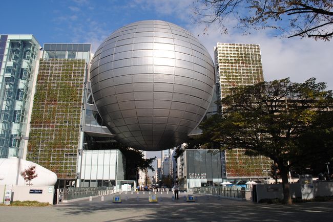 ドーム内径35mという世界一の大きさと映像クオリティが売りの名古屋市科学館にあるプラネタリウムを目的に名古屋まで行ってきました。<br />ついでに近辺の大須商店街を散策しました。<br />参考にして頂ければ幸いです。