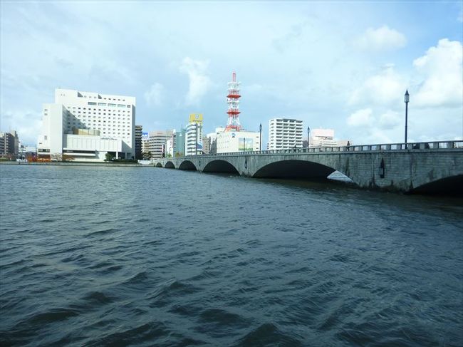 冬の足音が近づいてきた新潟を訪れました。<br />冬の日本海旅は、連日の雨で電車移動の街歩きは大変でした。