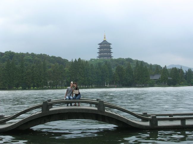 中国は世界遺産の宝庫ですが、日本から比較的気軽に行けるということで、杭州の西湖に上海から日帰りしてきました。<br /><br />