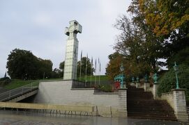 2012秋、バルト三国旅行記(10/40)：10月10日(8)：エストニア、タリン、聖ヨハネ教会、自由記念碑、昼食