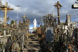 2012秋、バルト三国旅行記(21/40)：10月11日(10)：ラトビアからリトアニアへ、十字架の丘へ、聖母子像