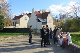 2012秋、バルト三国旅行記(33/40)：10月12日(10)：リトアニア、カウナス、杉原記念館、結婚式の記念撮影