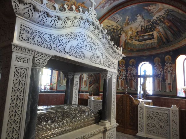 聖ネクタリオス修道院に行ってきました。<br />「エギナ島」にある修道院です。<br />写真は「聖ネクタリオスの棺」です。
