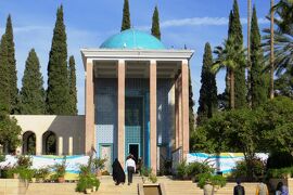 2012秋、イラン旅行記(14/56)：11月18日(7)：シラーズ(6)：ミラー・モスクのハムゼ廟、サディー廟、詩碑、棺