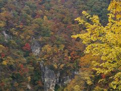 バスツアーで紅葉彩る山形、宮城路２日間へ②　（銀山温泉・鳴子峡）