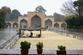 2012秋、イラン旅行記(38/56)：11月21日(4)：イスファハン(7)：チェヘル・ソトゥーン宮殿、庭園と展示室