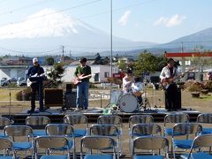 １２．富士五湖の紅葉を楽しむ山中湖マウント富士１泊　道の駅ふじおやま　六文亭の昼食　佐野体験農場