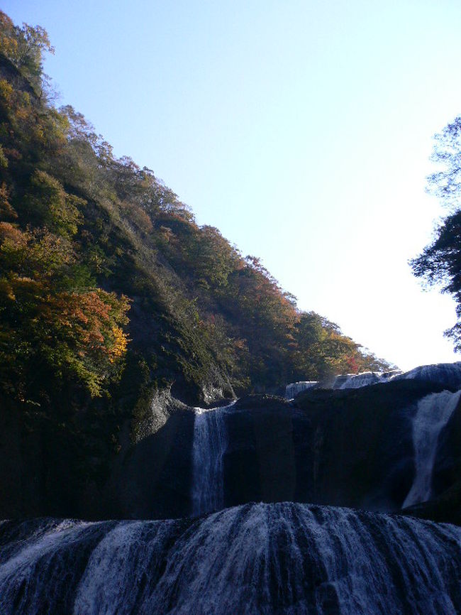 友人が温泉に行きたいと言うので、近場に紅葉・温泉・滝が楽しめる袋田の滝へ行く事になりました。