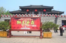 2012春、中国旅行記22(6/50)：4月15日(1)：無錫、無錫で泊ったホテル、太湖、三国城ロケ地