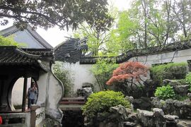 2012春、中国旅行記22(40/50)：4月18日(3)：上海市、豫園、庭園見学、九曲橋、太湖石の銘石