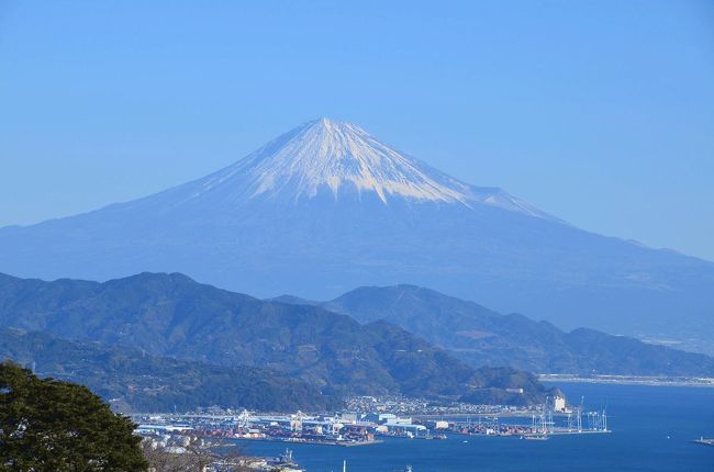 風も吹いていて寒いけれど、富士山が綺麗に見えました。<br />そこで車で富士山を撮りに出かけました。<br />第一弾は、“日本平”です。<br /><br />★日本平観光組合のHPです。<br />http://www.nihondairakankou.com/