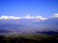 ネパール３７：　ポカラ　「天空に浮かぶヒマラヤ」　from　「ニルマル・ポカリ」　登頂編