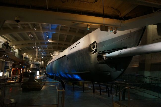 伊501、伊502、伊506と同型の潜水艦が現存しているらしいということで、シカゴ産業科学博物館を訪れてみました。実は伊501らは旧ドイツ海軍の??型U-Boat(U181、U195、U862)で太平洋で活動していました。ドイツが降伏した際に乗員は連合軍に引き渡すのを拒否して、日本に渡され旧日本海軍の軍籍になったとされています。<br />この博物館に展示されているU505も数奇な運命を辿っています。