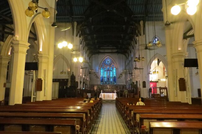 香港の観光名所、天后廟（ティンハウミュウ）とセント・ジョンズ教会の紹介です。セント・ジョンズ教会は外壁の修復工事中でしたが、入場して見学できました。