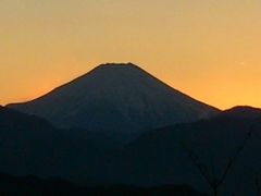 高尾山から見た夕暮れの富士山