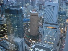 梅田阪急ビルオフィスタワー４０Ｆからの大阪駅、梅田周辺の黄昏風景
