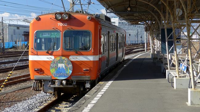 岳南電車とは、ＪＲ吉原駅から岳南電車に乗り換え終点「岳南江尾」まで、１０駅・9.2km、片道２１分の路線。<br />地元（富士市）にいながら、実はまだ乗ったことがなかった。<br />今日、初めてこの路線に乗る訳だ。<br />今回はこの電車旅と沿線ウォーキングを試みた。<br /> なお、岳南鉄道の１日乗り放題は７００円で、これは往復の運賃と同額。<br />早速購入し、それでは出発！