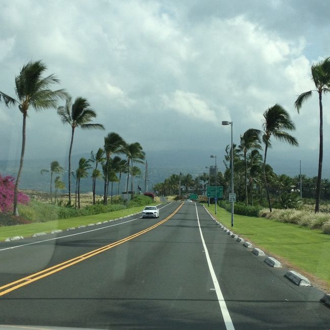 初ハワイの娘を連れて、ハワイ島をドライブ、オアフ島はトロリーやチャーターツアーを使いました。