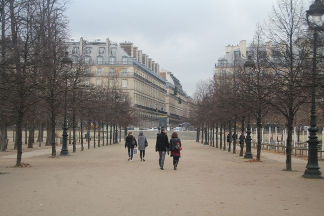 12/18（水曜）<br />パリ滞在最終日となりました。<br />まずはサンラザール駅に向かいました。モネの絵にもなっているので、一度は訪れたいと思っていました。<br /><br />その後、前日同様、フランス人知人お勧めの「ジャックマール＝アンドレ美術館」へ行きました。<br />ここは1869年に銀行家のエドゥアール・アンドレとその妻であり画家のネリー・ジャックマールのために建てられた邸宅が美術館となっています。二人が収集したイタリア・ルネサンス、18世紀フランス、そしてオランダなどの絵画作品とともに、美術工芸品や家具、調度品等が展示されています。邸宅が美しく、美術館に展示している美術品よりもこの建物自体が美しかったです。<br />友人に教えてもらわなければきっと一生行かなかったと思います。<br />見学後、友人の助言通り、入り口近くの博物館内のCafeでお茶しました。朝食を食べ過ぎたため、まだおなかが空いていなかったのでランチはしませんでしたが、隣の人のランチを見ていたらよさそうでした。<br />午後はウィンドゥショッピングをして、空港へ向かい、帰国。<br /><br />12/19（木曜）<br />無事に成田に到着しました。<br />