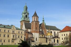 2013秋、ポーランド旅行記(8/28)：10月21日(6)：クラクフ、ヴァヴェル城、伝説のドラゴン像、大聖堂、王宮跡