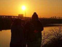 平成２６年　明けましておめでとう、　赤羽　荒川　初日の出