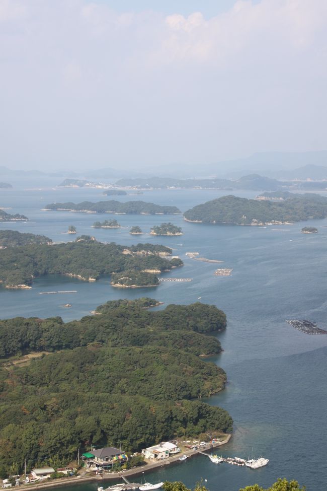 ■平戸を観光したあと西海国立公園九十九島にやってきました。展海峰からの眺めは眼下にたくさんの島々が点在する様子を一望できます。