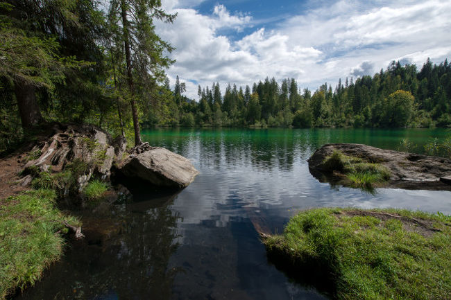 お友達のippuniさんのスイス旅行記で素敵なスイスの自然を拝見し、いつか訪れてみたいと思っていた憧れのスイス・エンガディン地方。<br />今回は、スイスのグランドキャニオンと呼ばれるフリムスへの旅です。<br /><br />−−−−−−　日程　−−−−−−<br />☆01. ITM→NRT→ドイツ.Frankfurt→ドイツ.M&amp;uuml;nchen／ミュンヘン泊<br />☆02. ミュンヘン→(322km 3h) スイス.フリムス(Frims)／フリムス泊<br />☆03. スイス.フリムス→(90km 3h) スイス.サンモリッツ／ポントレジナ泊<br />　04. ﾊｲｷﾝｸﾞ−Muottas Muragl Panoramatrail(2456m)／ポントレジナ泊<br />　05. ﾊｲｷﾝｸﾞ−シルス・マリア〜フェックス谷→ソーリオ村／ポントレジナ泊<br />　06. スイス.フィリズールでベルニナ急行撮影／ポントレジナ泊<br />　07. スイス.ポントレジナ → イタリア.コルティーナ・ダンペッツォ／コルティーナ泊<br />　08. イタリア.ドロミテ渓谷観光／コルティーナ泊<br />　09. イタリア.ドロミテ渓谷観光／コルティーナ泊<br />　10. イタリア.ドロミテ渓谷観光／コルティーナ泊<br />　11. イタリア.ドロミテ渓谷観光／コルティーナ泊<br />　12. イタリア.コルティーナ・ダンペッツォ→フッセン／フッセン泊<br />　13. ノイシュバンシュタイン観光／フッセン泊<br />　14. フッセン→オーバーアマウガウ→ミュンヘン空港／ミュンヘン泊<br />　15. Germany.M&amp;uuml;nchen→Germany.Frankfurt→<br />　16. →NRT→ITM<br /><br />−−−−−−　宿泊　−−−−−−<br />　01. ミュンヘン泊(１泊)：　Hotel Hallbergerhof<br />　02. フリムス泊(１泊)：　Hotel Restaurant Chesa<br />　03. ポントレジナ泊(４泊)：　Alpine Lodge Chesa Plattner<br />　07. コルティーナ泊(５泊)：　RTA Savoia Palace<br />　12. フッセン泊(２泊)：　Pension beim Kr&amp;uuml;mmling<br />　14. ミュンヘン泊：　Kempinski Hotel Airport M&amp;uuml;nchen<br /><br />−−−−−−　レンタカー　−−−−−−<br />Europcar   http://www.europcar.com/<br />※サービスは良くないけど、冬山装備が揃えれます。<br />&#8206;