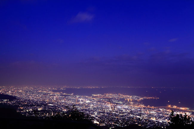 日本三大夜景の一つ神戸の夜景を見に、摩耶山掬星台へ<br /><br />1/1だったのに、意外と人が思ったより少なかったです<br /><br /><br />しかし、綺麗ですね〜感動しました