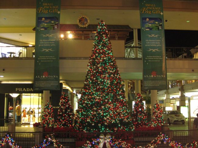 クリスマスシーズンのアラモアナセンターは、１年中で最も華やかで楽しい雰囲気に充ち溢れています。今回の旅の滞在２日目は、ロンギーズの朝食から始まりマリポサのランチ、そしてショッピング、お洒落なカフェやジェラテリアでの楽しい休憩時間、アラモアナセンターの美しく輝き煌めくクリスマスツリーのイルミネーションなどを堪能し大好きなアラモアナセンターの全てを味わい尽くし楽しみました。<br /><br /><br />華やかで楽しく美しい最高のアラモアナセンターでの１日を旅行記にしてみました。この旅行記を見てくださった方々にクリスマスのアラモアナセンターの楽しくてたまらない雰囲気をお伝えできたら嬉しいなと思っています。