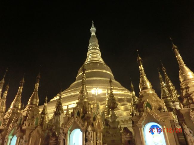 トラブルで始まりトラブルで終わる旅...。<br /><br />夕刊でたまたま見つけた添乗員同行の年越し周遊ツアーにキャンセル待ちで申し込み、無事参加権をゲットし、観光ビザも取り、あとは出発するだけ♪...なーんてトラブル遭遇率の特に高いＴ２＆Ｋコンビの場合そんなに順調にいくわけがありません(^_^;)出発直前になって、予定していた国内線のフライトが取れなくて映画「ビルマの竪琴」の舞台【バゴー】に行けなくなるし、旅立つ前から多少先行き不安感はありました。12/28当日を迎えると...やっぱり色々起こっちゃうんですよねー、不思議と(笑)<br /><br />今回もお楽しみいただける旅行記に仕上がったと思いますよ☆ご覧くださいませ。