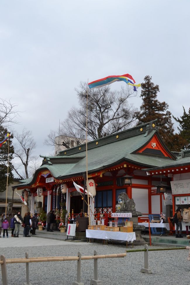 長野県でうなぎの有名なところは岡谷市です。その支店が松本深神社のすぐそばにあります。<br /><br />松本城では新春、お庭が無料公開となっています。そこで書き初めを無料で書く事ができました。