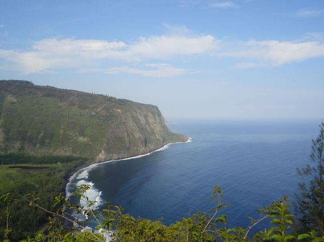 母の還暦祝いを兼ねて、以前より行きたかったハワイ島へ行ってきました。<br /><br />ツアーではなくフリープランだったので、予定を詰め込めずのんびり旅。<br />想像以上の大自然に触れて満足の行く旅行になりました(*^-^*)<br /><br /><br />1日目（出国＆ホテル付近散策）<br /><br />2日目（マカダミアナッツ園見学＆お買いもの）<br /><br />3日目（ハワイ島一周ツアー）<br /><br />4日目（マウナケア夕陽＆星空ツアー）<br /><br />5日目（ヒルトン散策＆お買いもの）<br /><br />6〜7日目（帰国＆お土産）