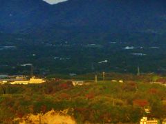 赤城山を眺めて　やんば館からの帰途/バス車窓　☆	京成ウォーキングツアーで