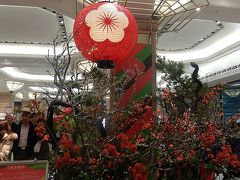 日本橋三越の正月飾りと三越新春祭