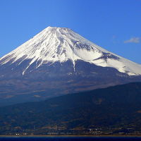 西伊豆ふゆうらら　雪冴ゆる富士　あわびっくりのアワビさん　伊勢海老食べて恵比須顔