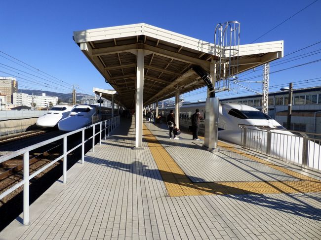 三島駅ビルアスティ三島のしおやで満腹の昼食を頂いたあと、新幹線で品川に向かいます。<br /><br />年末の新幹線は、下りは大混雑ですが、東京行きの上りは、予想通りガラガラです。<br />