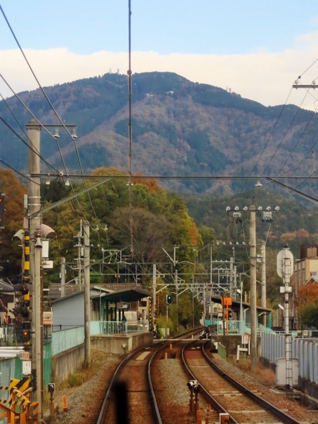 叡山電鉄株式会社は、京都府京都市左京区の出町柳駅から八瀬・鞍馬への路線を運営する鉄道会社。通称「叡山電車」。本社は京都市左京区田中上柳町25番地の3(出町柳駅に隣接)、叡山本線・鞍馬線の2路線を運営し、比叡山・鞍馬方面への観光客輸送、周辺住民輸送を担っている。(フリー百科事典『ウィキペディア(Wikipedia)』より引用) 叡山電車 については・・ http://eizandensha.co.jp/