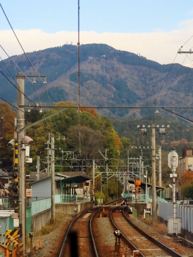 叡山電鉄株式会社は、京都府京都市左京区の出町柳駅から八瀬・鞍馬への路線を運営する鉄道会社。通称「叡山電車」。本社は京都市左京区田中上柳町25番地の3（出町柳駅に隣接）、<br /><br />叡山本線・鞍馬線の2路線を運営し、比叡山・鞍馬方面への観光客輸送、周辺住民輸送を担っている。（フリー百科事典『ウィキペディア（Wikipedia）』より引用）<br /><br />　　叡山電車 については・・	<br />　　http://eizandensha.co.jp/<br />