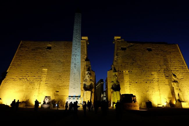 エジプト観光2日目です。<br />今日はルクソールに飛んで、クルーズ船に乗り込みます。<br />ルクソールではカルナックアムン大神殿とルクソール神殿の観光をします。