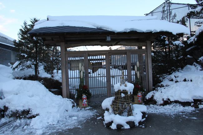 去年に続いて、今年のお正月も雪見のできる温泉でのんびり過ごそうということで、秋田県の「乳頭温泉」「夏瀬温泉」そして岩手県の「つなぎ温泉」に行ってきました。<br /><br />Vol.3は、つなぎ温泉「ひぃなの丘　湖山荘」に泊まって、盛岡から帰ります。